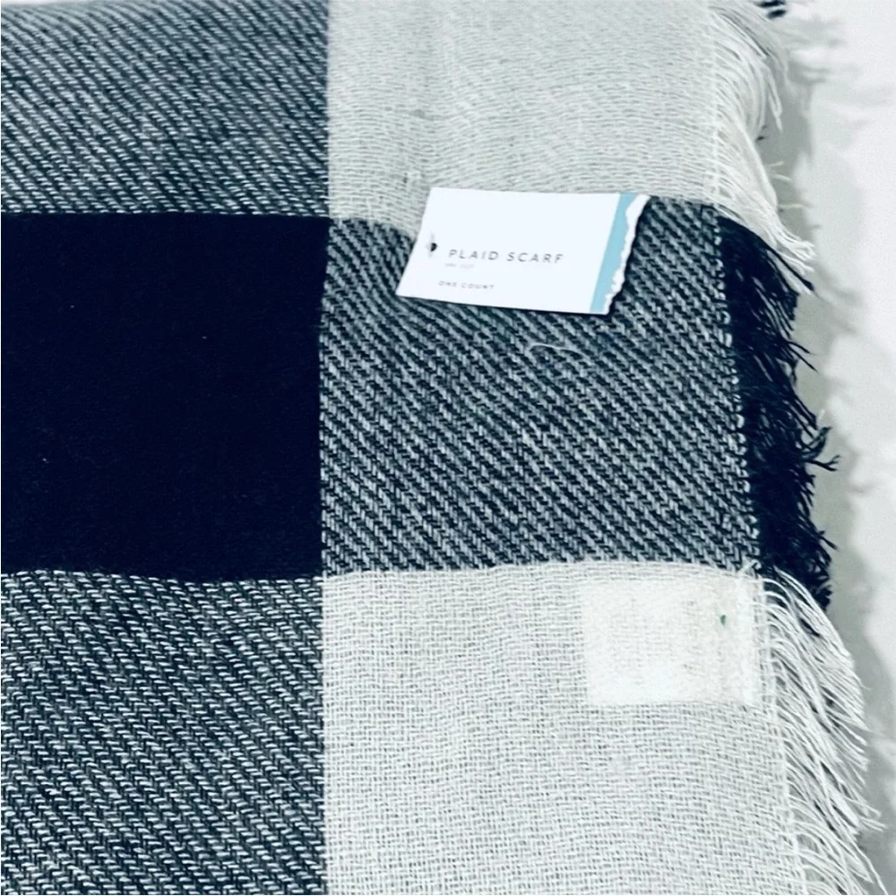 NEW! Plaid Black & White Scarf NWT